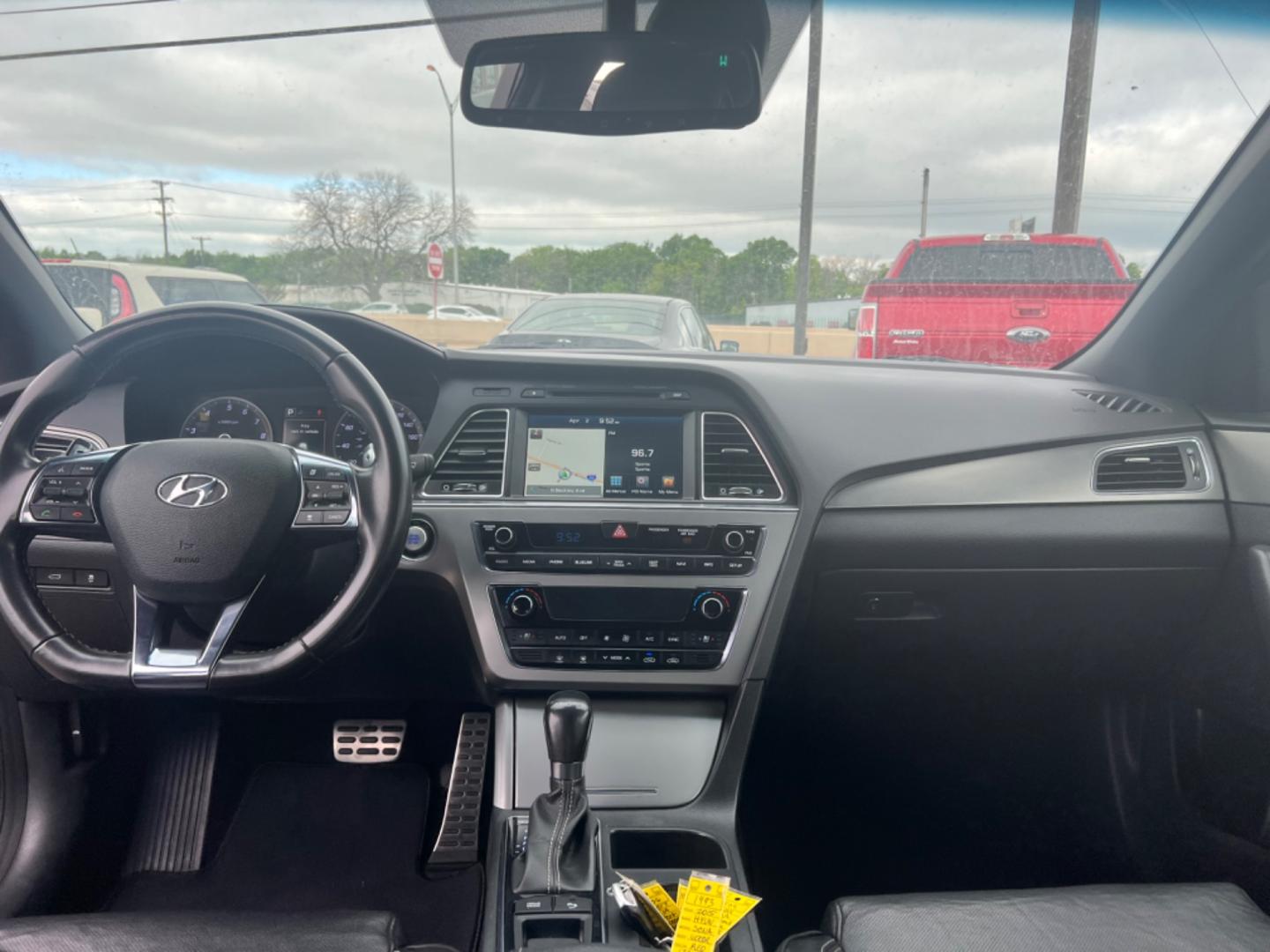 2015 Hyundai Sonata Sport 2.0T (5NPE34AB8FH) with an 2.0L L4 DOHC 16V TURBO engine, 6-Speed Automatic transmission, located at 420 I-35E, Lancaster, TX, 75146, (469) 297-4144, 32.593929, -96.823685 - Photo#4